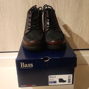 Bass Baltic Boot Black Suede with brown trim 10.5D